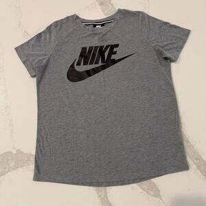 Nike Swoosh Casual Athleisure ShortSleeve T-Shirt Womens Medium Gray Workout Gym